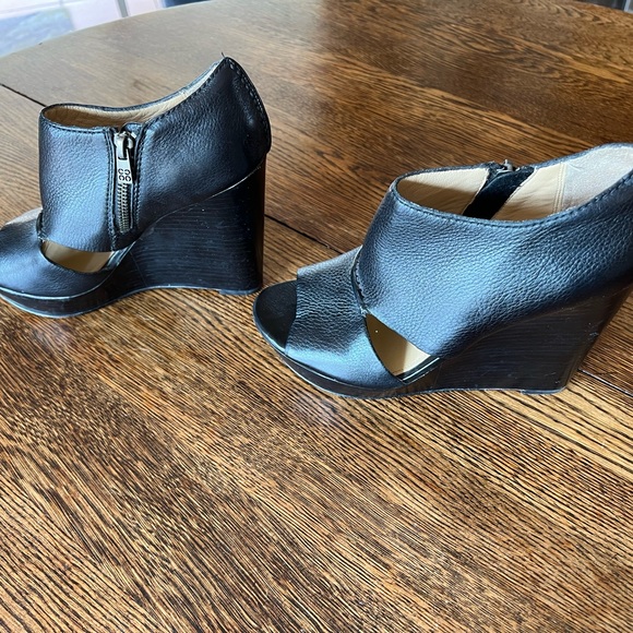 Coach Black Leather Open Toe Wooden Wedge Size 7 - Picture 5 of 5